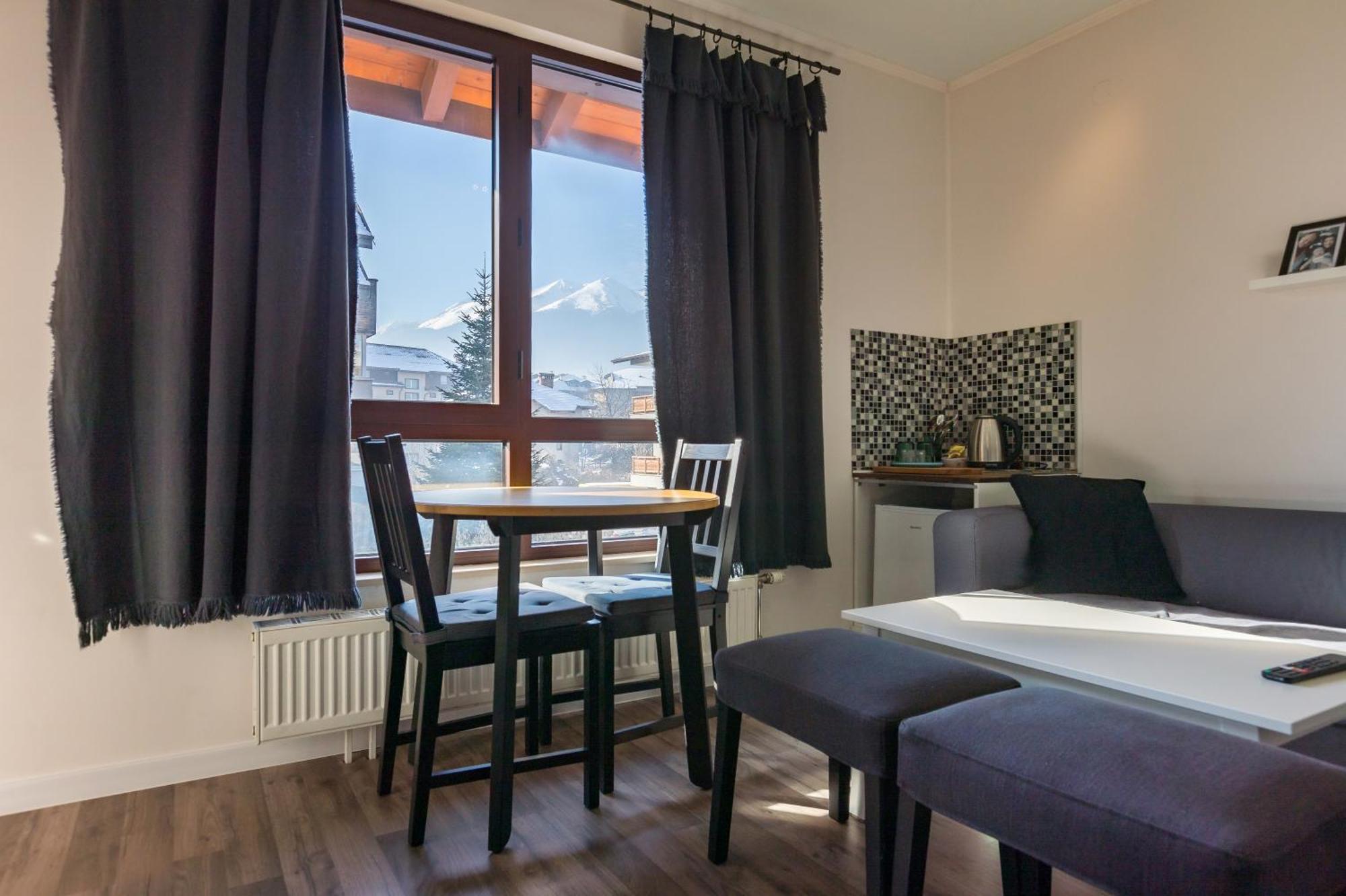 Refurbished Studios, Mountain View Balconies, Minutes From Gondola Bansko Exterior photo