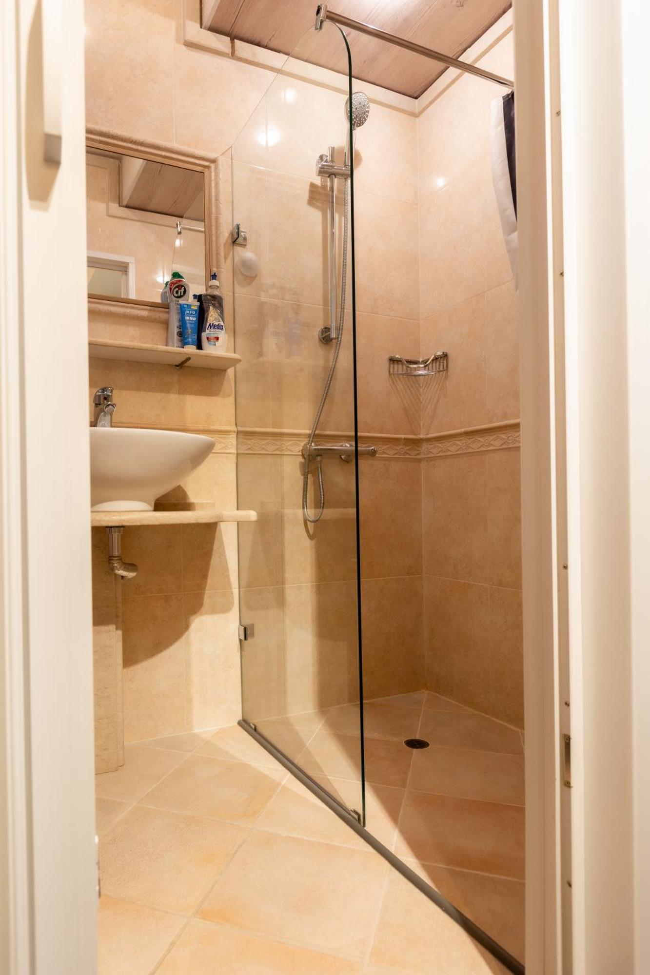 Refurbished Studios, Mountain View Balconies, Minutes From Gondola Bansko Exterior photo