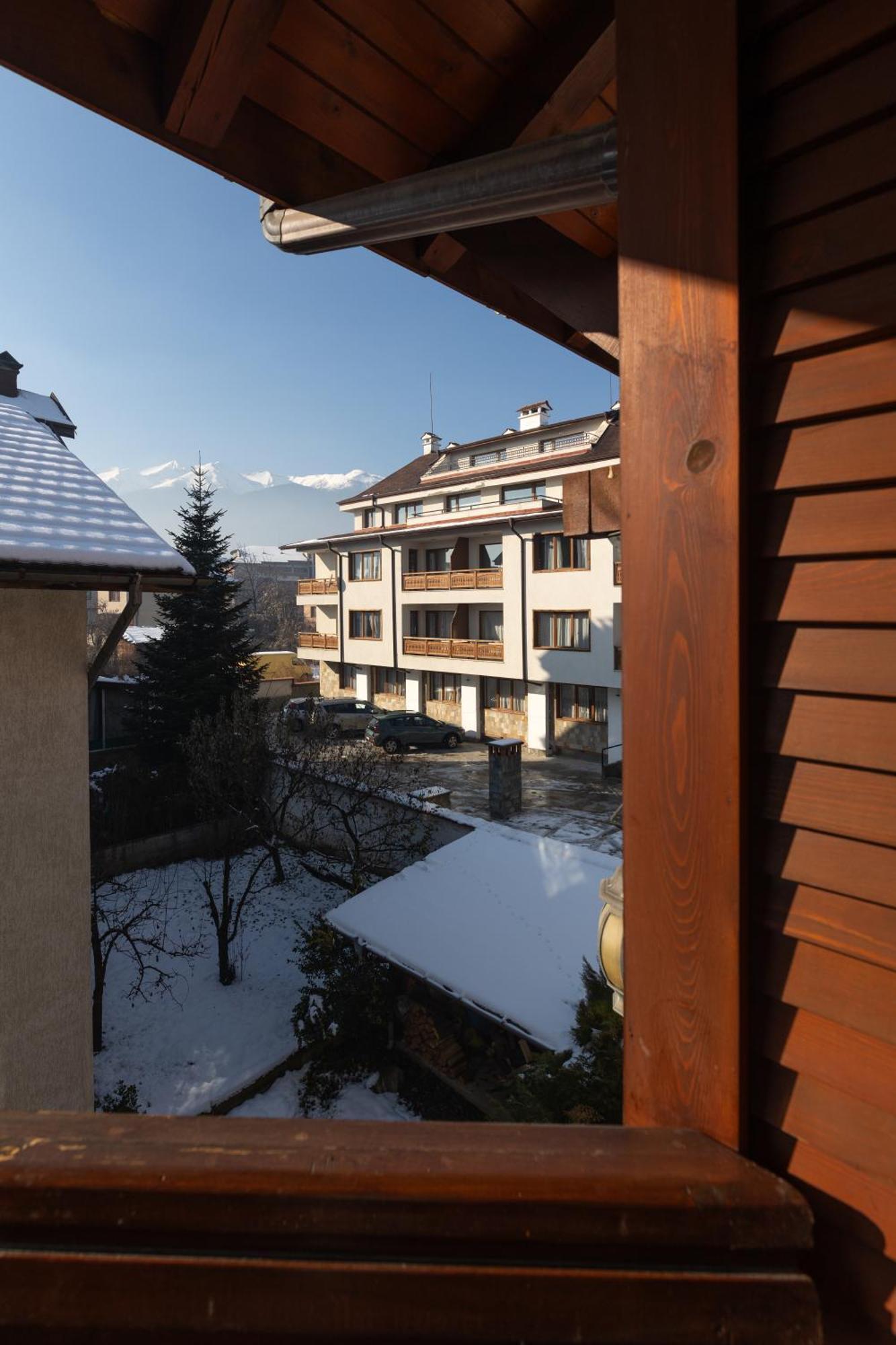 Refurbished Studios, Mountain View Balconies, Minutes From Gondola Bansko Exterior photo